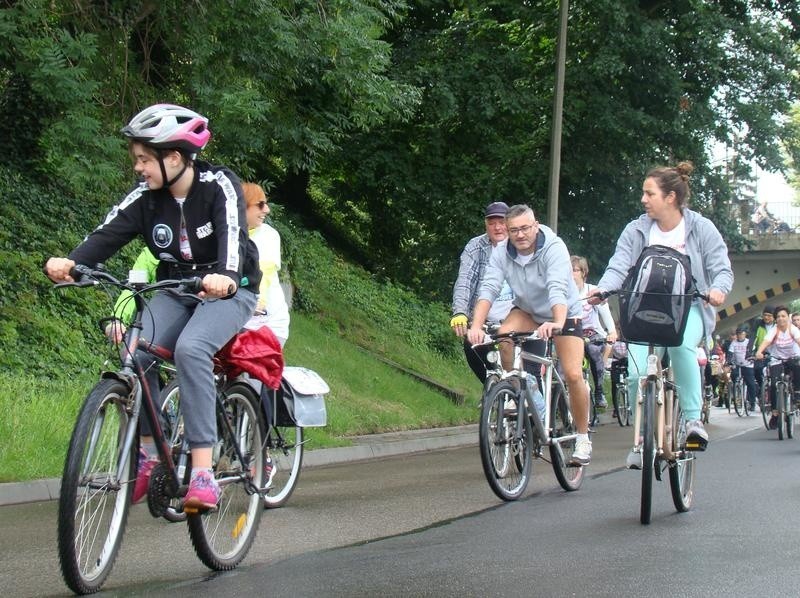 Oświęcim. Rodzinny Rajd Rowerowy po raz 20. Na starcie stanęło ponad 1000 rowerzystów [ZDJĘCIA]