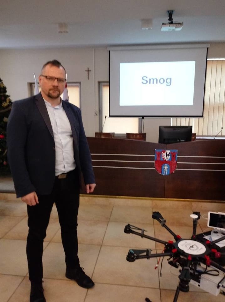 Dron wytropi, kto pali w piecu odpadami? Strażnicy chcą kupić urządzenie do walki ze smogiem