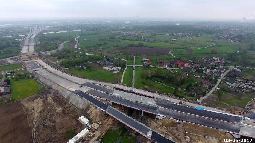 Nowy most w Krakowie prezentuje się znakomicie! [ZDJĘCIA]