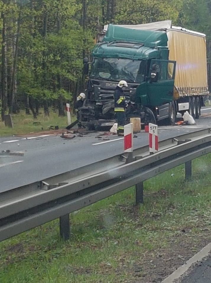 Wypadek w Kobiórze. Zderzyły się dwa samochody ciężarowe