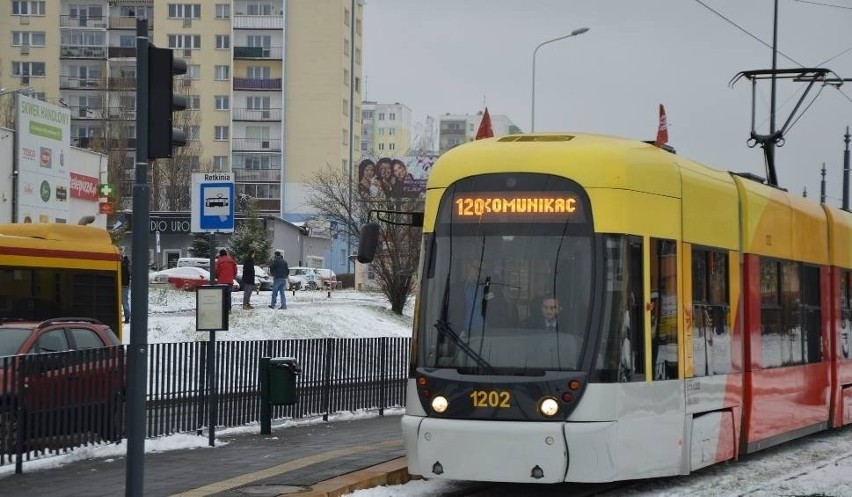 W Łodzi tramwaje przeciekają podczas śniegu. Z dachu cityrunnera MPK Łódź lało się na pasażerów!
