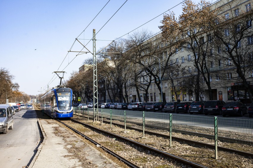 Kraków. Torowiska są w fatalnym stanie, więc tramwaje muszą zwalniać