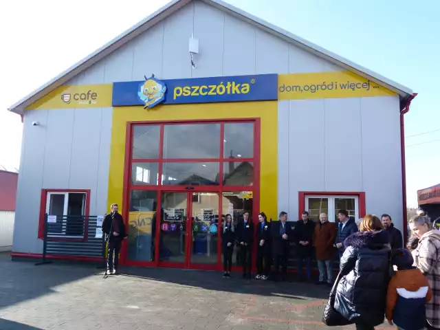 W Promniku uroczyście otwarto market Pszczółka.