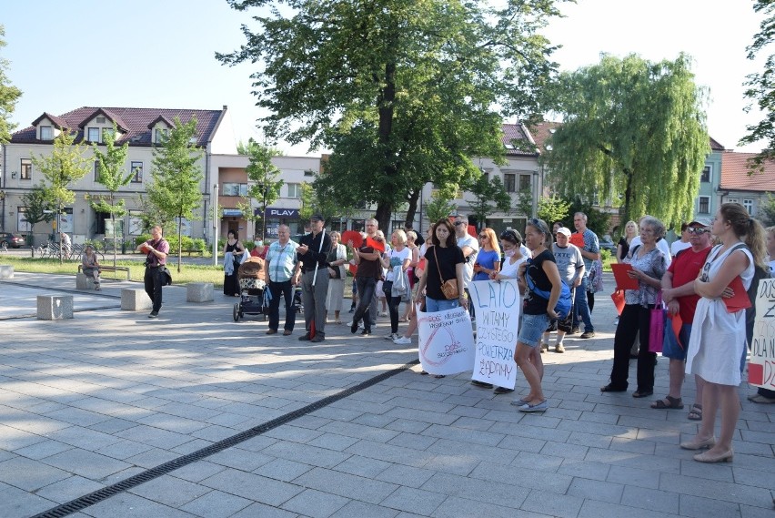 Około stu skawinian protestowało przeciw zatruwaniu...