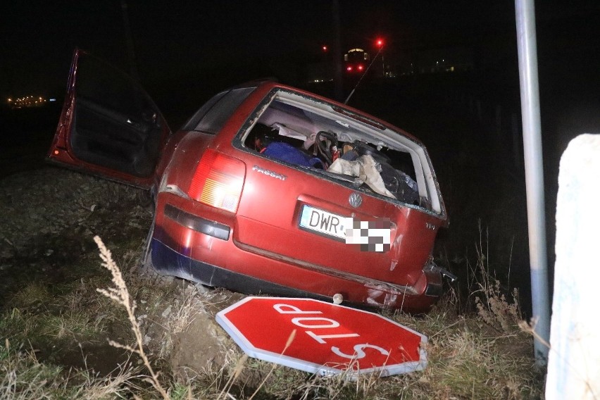 Wypadek Ukraińca na przejeździe kolejowym. Wjechał pod lokomotywę w pobliżu Wrocławia (ZDJĘCIA)