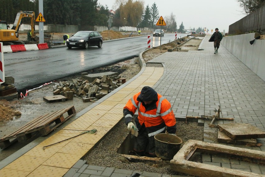 Przebudowa ul. Choiny. Kierowcy jeżdżą już po nowej jezdni. Kiedy nastąpi zakończenie robót?                  