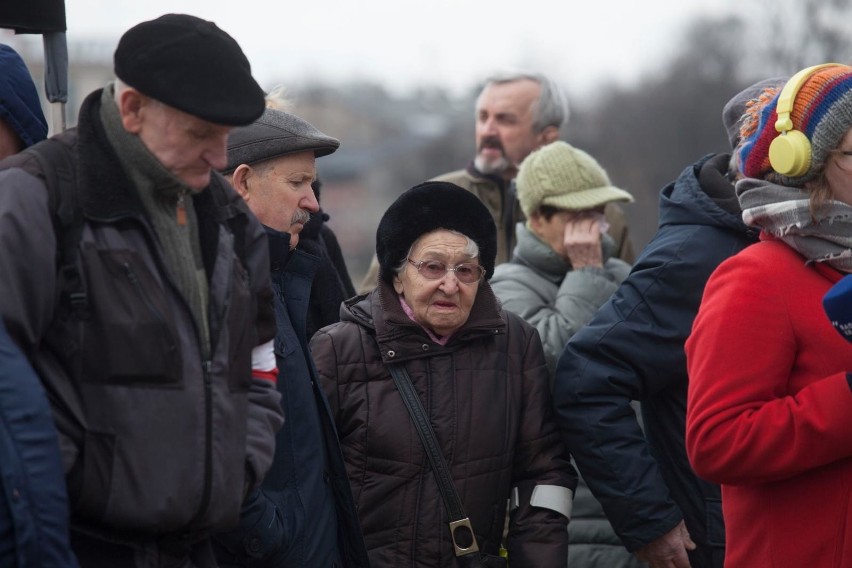 Manifestacja zwolenników pomnika AK pod wawelem w dniu 14...