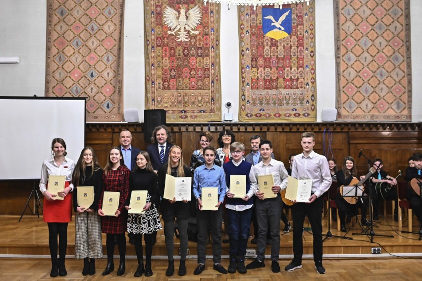 Sopot wspiera uczniów i studentów. Prezydent Miasta Sopotu nagrodził najwybitniejszych z nich