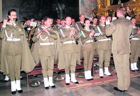 Uroczystości w Szydłowcu uświetniła m.in. Orkiestra Reprezentacyjna Straży Granicznej. Tu w kościele Św. Zygmunta.