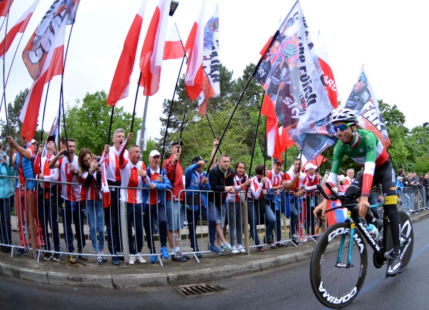Rok temu był „chłopcem z plakatu” 100. edycji Giro d’Italia....