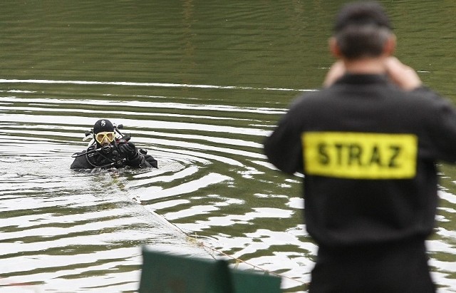 Policja wraz ze straż pożarną prowadziła akcję nad Maltą w Poznaniu.