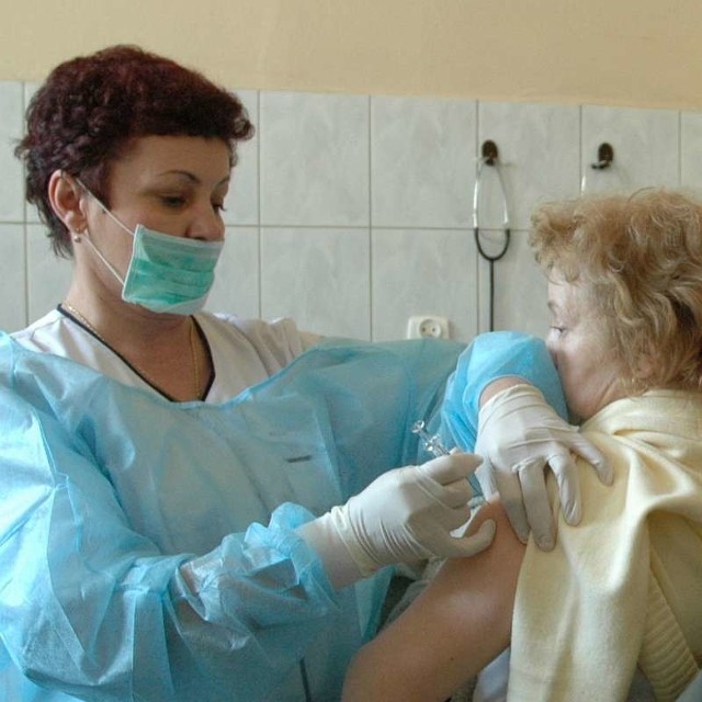 Blisko 20 tys. zł przeznaczył nyski starosta na szczepionki przeciwko meningokokom dla personelu szpitala w Nysie.