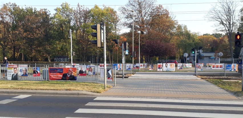50 plakatów wyborczych na przystanku. Wrocław jest wielką tablicą reklamową [LIST CZYTELNIKA]