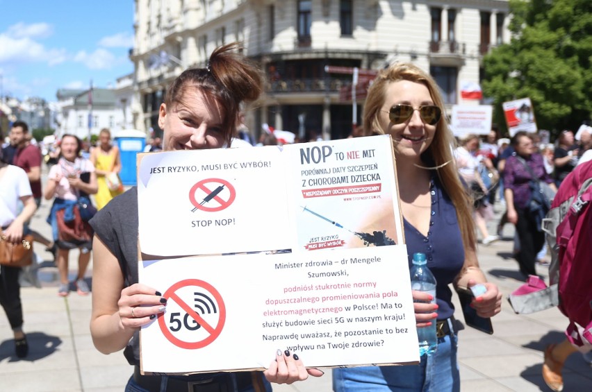 Protest antyszczepionkowców, Warszawa. Przeciwnicy obowiązku szczepień przeszli ulicami stolicy