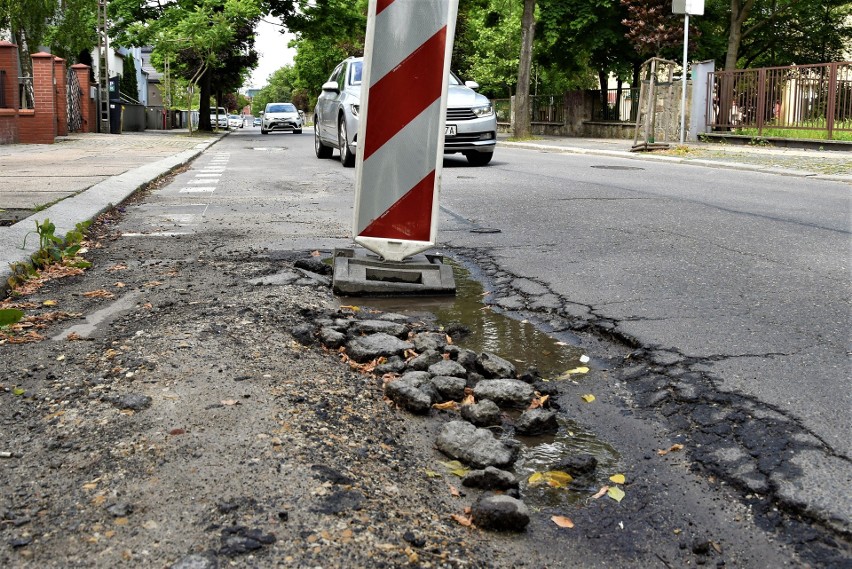 Opole Wschodnie. Zły stan ulicy Kośnego w Opolu. Kierowcy:...