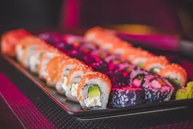 Przejdźcie do galerii i zobaczcie lokale, w których zjecie najlepsze sushi w województwie lubuskim. Polecają je sami klienci! ZOBACZ RÓWNIEŻ:  JAK ZROBIĆ SUSHI? ZNAMY IDEALNY PRZEPIS!
