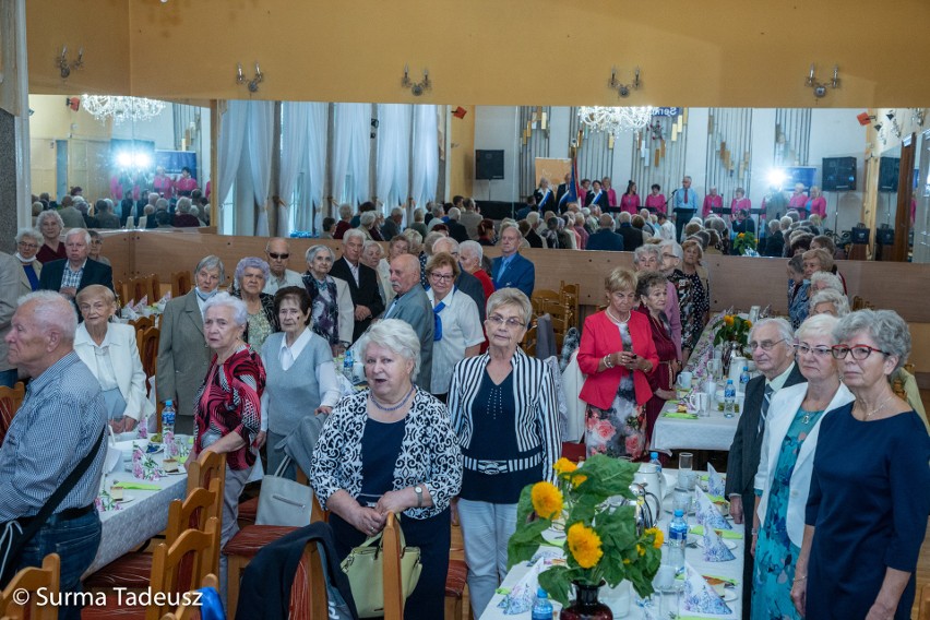 Seniorzy ze Stargardu potrafią się bawić!  Urodzinowe spotkanie osiemdziesięciolatków z okazji Dni Seniora