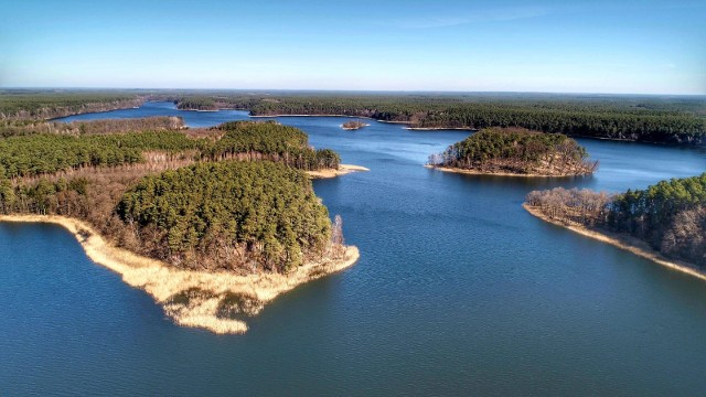 Marzec 2020 r. Grzegorz Walkowski sfotografował za pomocą drona malownicze jeziora Drawieńskiego Parku Narodowego