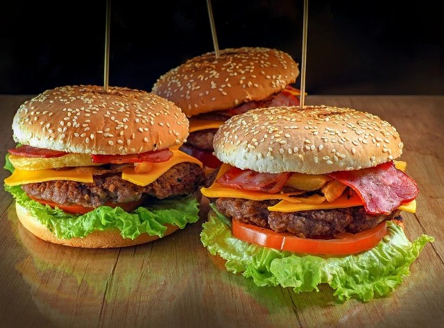 Światowy Dzień Hamburgera wypada właśnie dzisiaj – 28 maja.