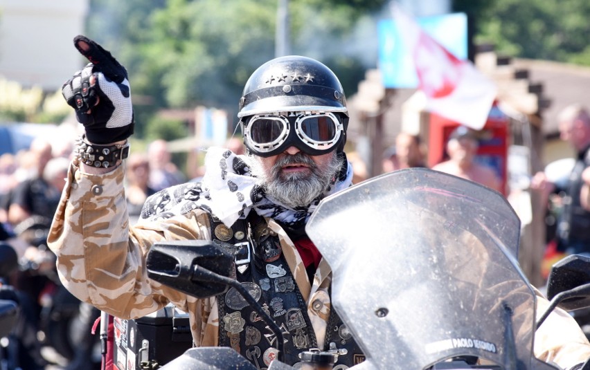 Kostiumowe szaleństwo na festiwalu Rock Blues i Motocykle w Łagowie. Tu są sami pozytywnie zakręceni ludzie | ZDJĘCIA