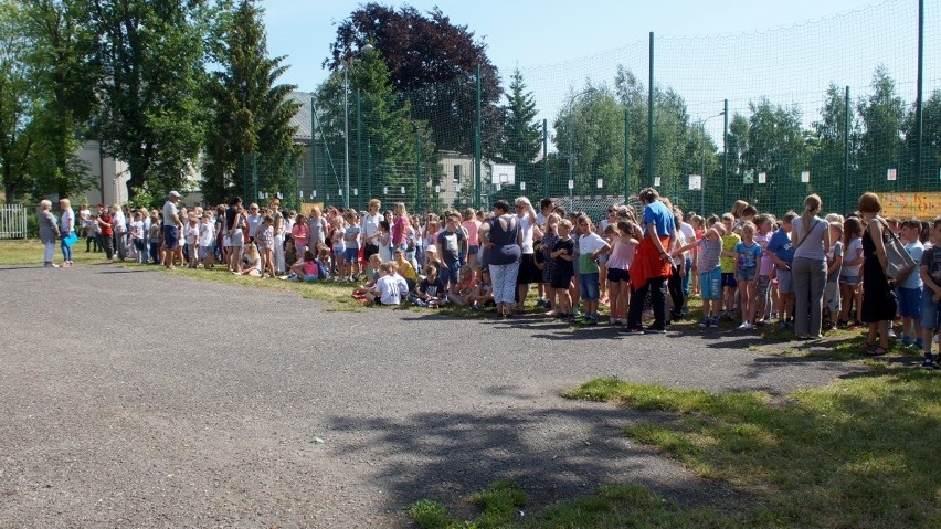 W szkole podstawowej nr.8 w Słupsku strażacy przeprowadzili...