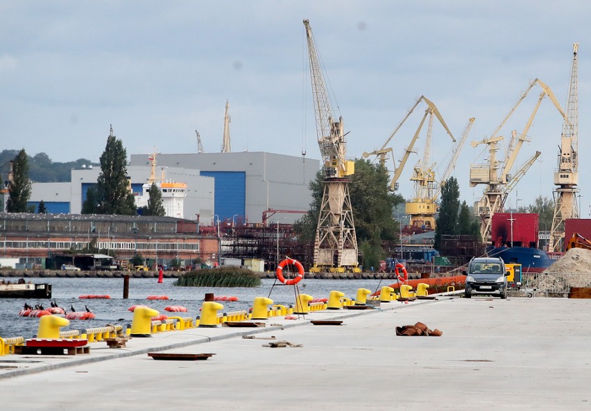 W Kanale Dębickim w Szczecinie powstają dwa nowe nabrzeża.