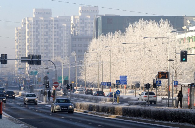 W 2016 roku na początku grudnia pojawiły się już nie tylko poranne przymrozki, ale całe dnie z temperaturą poniżej zera. Tak efektownie wyglądał 5 grudnia plac Grunwaldzki