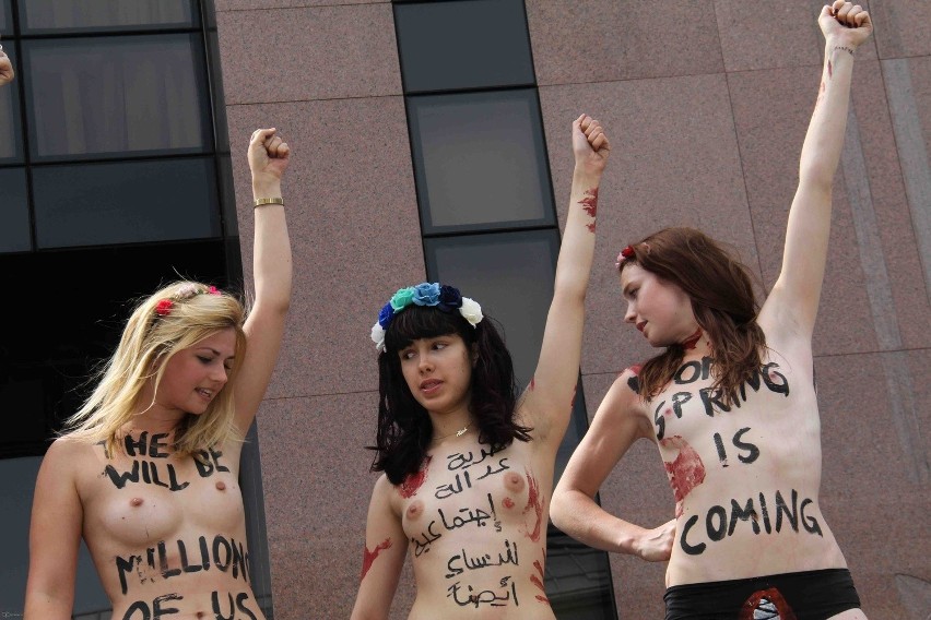 Vagina dentata i "nie" dla politycznych gwałtów. Femen protestował przed ambasadą Egiptu [ZDJĘCIA] 