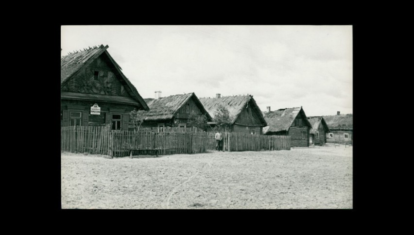 Drewniana zabudowa, zdjęcie z 1930 r.
