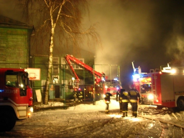Letnia. Pijani strażacy chcieli gasić pożar internatu (zdjęcia)