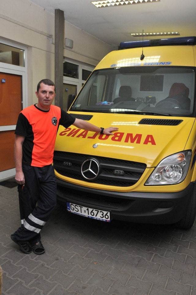 Michał Chudziński jest ratownikiem medycznym