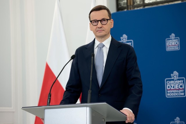 Szef rządu podkreślił, że w 2015 r. rozpoczęła się zmiana ustroju Polski w zakresie gospodarki i polityki społecznej.
