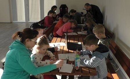 Stowarzyszenie Nieznanowice.pl pokazało dzieciom naukę przyszłości. To była inspirująca Akademia Młodego Naukowca (ZDJĘCIA)