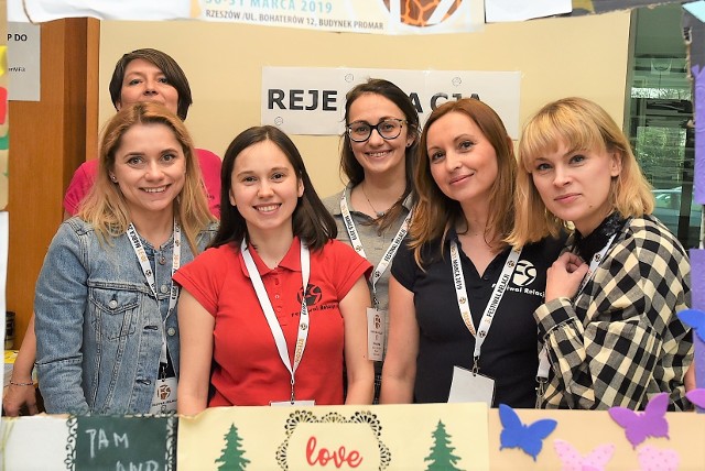 Na zdjęciu (od lewej): Organizatorzy Festiwalu Relacji -  Małgorzata Fornal, Dorota Rut - Kluz, Maria Stępak,. Patrycja Kita,  Renata Drażek i Karolina Fornal