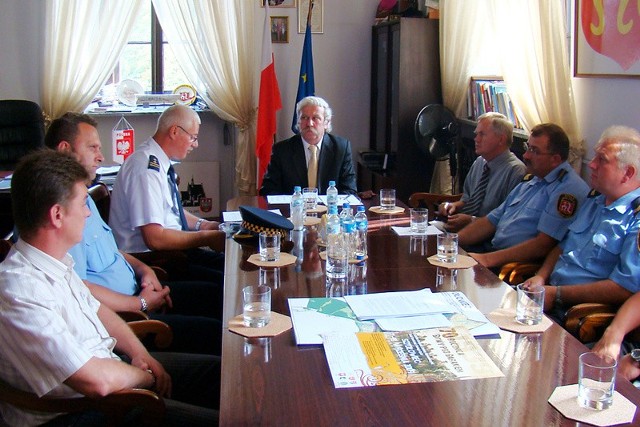 Na spotkaniu u burmistrza Szydłowca podsumowano pracę straży miejskiej.