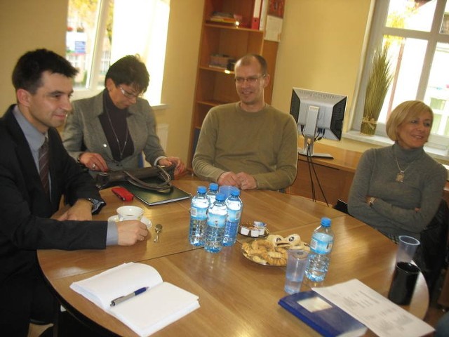 Na spotkanie organizacyjne przed debatą przyszli kandydaci: Rafael Rokaszewicz, Elżbieta Urbanowicz - Przysiężna oraz Ewa Drozd. Nie pojawił się Jan Zubowski, reprezentował go jego rzecznik Krzysztof Sadowski.