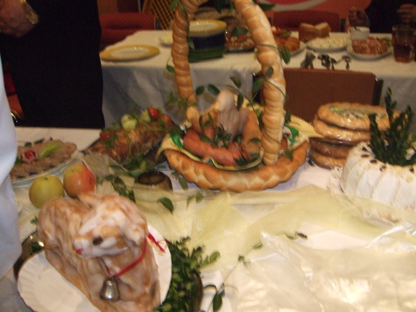 Tradycyjne przepisy na Wielkanoc - ciasta, sałatki, mięsa. Proponuje Stowarzyszenie BArWa z Dobrzyniówki