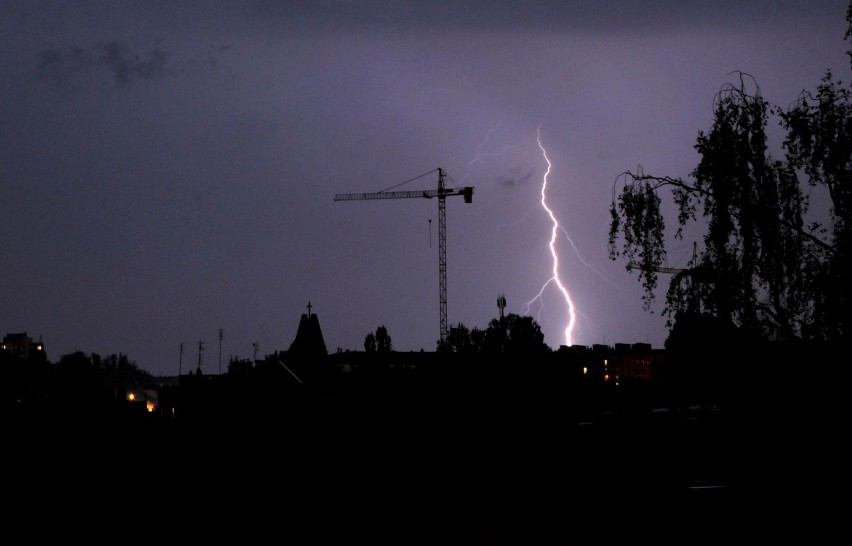 Kujawsko-Pomorskie. Burze z gradem, możliwe nawet trąby powietrzne [nowe ostrzeżenie IMGW]