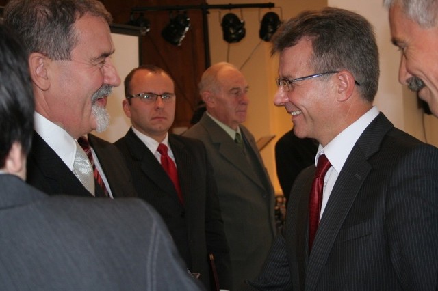 Czy starosta Zdzisław Gamański (z prawej) chciał wypunktować burmistrza? - zastanawiają się wójtowie gmin naszego powiatu i burmistrz