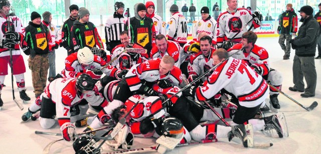 W ostatnich pięciu latach prekursorami rozwoju hokeja na lodzie w województwie stali się „Piraci” ze Skarżyska-Kamiennej -na pierwszym planie. Obecnie dysponują najlepszą bazą dla tego sportu.