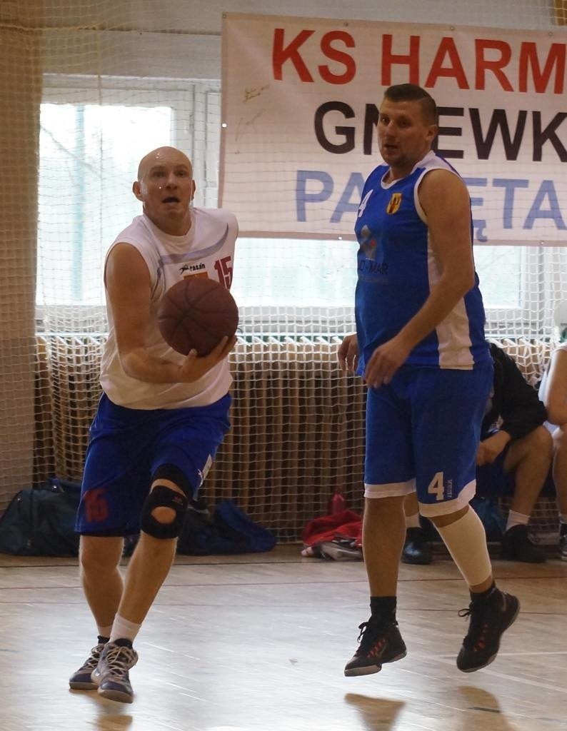 W Gniewkowie koszykarze walczyli o udział w Olimpiadzie Sportowców Wiejskich Chełmno 2016 [zdjęcia]