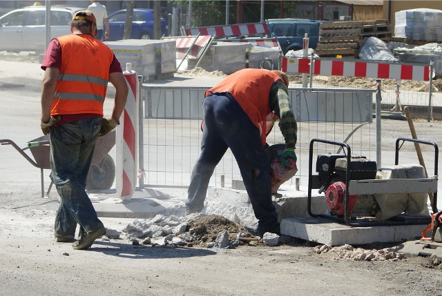 Remont nawierzchni jezdni ul. Kościuszki i Wojska Polskiego we Włocławku miał rozpocząć się w pierwszym tygodniu maja 2022 roku. Prace przełożono na czerwiec.