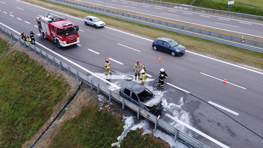 Przy Węźle Przemyśl na autostradzie A4 spalił się samochód osobowy marki Fiat Punto [ZDJĘCIA]