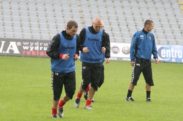 Piłkarze Korony trenowali w czwartek na głównej płycie stadionu przy ulicy Ściegiennego, a po treningu wyjechali na mecz.