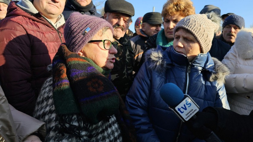 Protest mieszkańców Wiernej Rzeki i okolic! Nie chcą dopuścić do zamknięcia mostu. Jest reakcja Zarządu Powiatu Kieleckiego