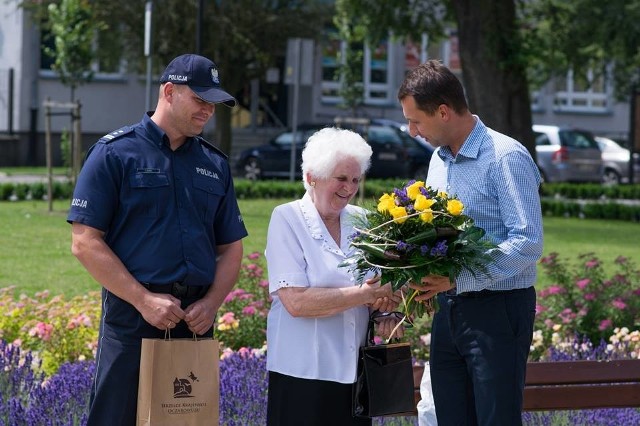 Urszula Dąbrowska dostała podziękowania od burmistrza i komendanta policji.