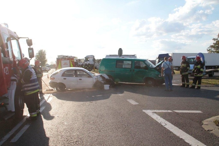 Volkswagen zderzył się z daewoo.