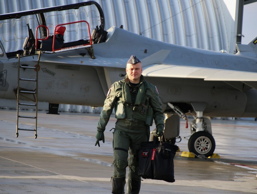 Air Show w Radomiu. Pułkownik pilot Konrad Madej odbył swój ostatni lot. Był współorganizatorem międzynarodowych pokazów na Sadkowie