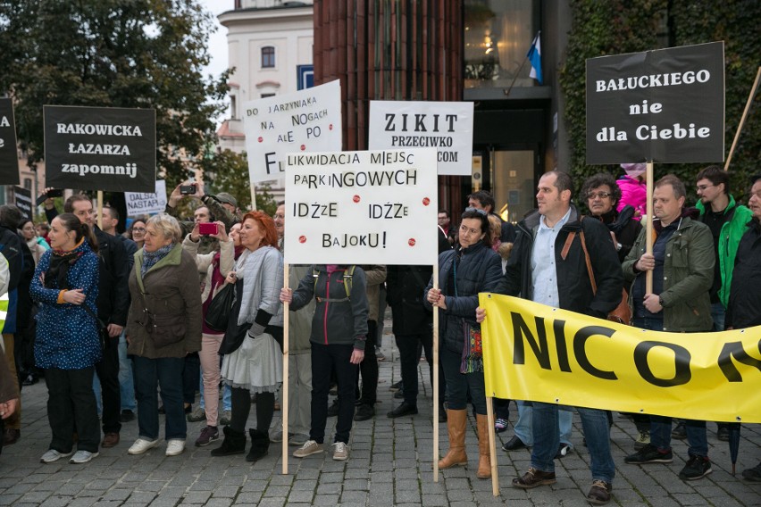 Protest na Placu Wszystkich Świętych