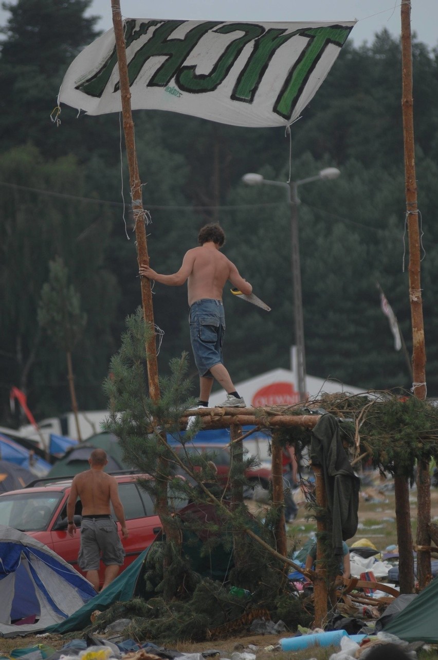 Czas na wielkie sprzątanie po Woodstocku (zdjęcia)